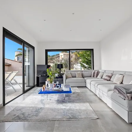 Luxurious 4-bed With Panoramic Views Vallauris