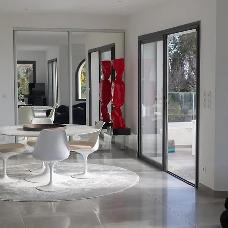 Villa Luxurious 4-bed With Panoramic Views Vallauris