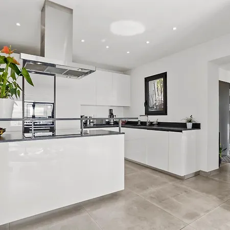 Luxurious 4-bed With Panoramic Views Vallauris