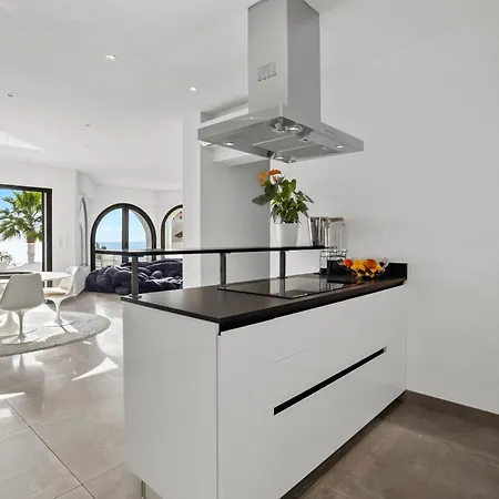 Luxurious 4-bed With Panoramic Views Vallauris