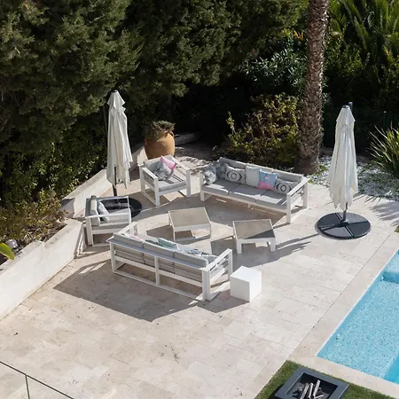 Luxurious 4-bed With Panoramic Views *