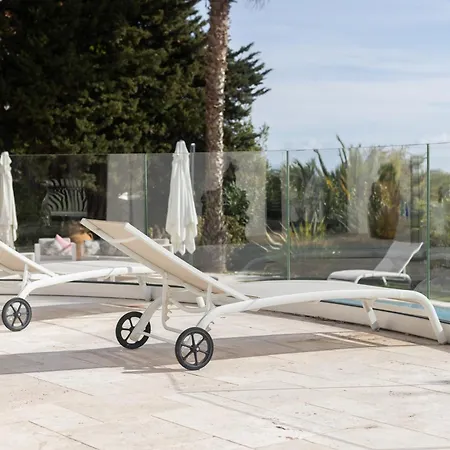 Luxurious 4-bed With Panoramic Views Villa