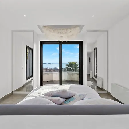 Villa Luxurious 4-bed With Panoramic Views