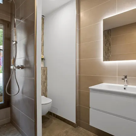 Luxurious 4-bed With Panoramic Views Villa Vallauris