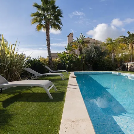 Luxurious 4-bed With Panoramic Views Villa