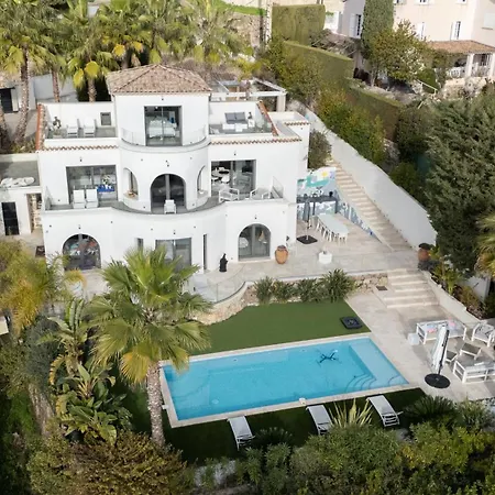 Villa Luxurious 4-bed With Panoramic Views *