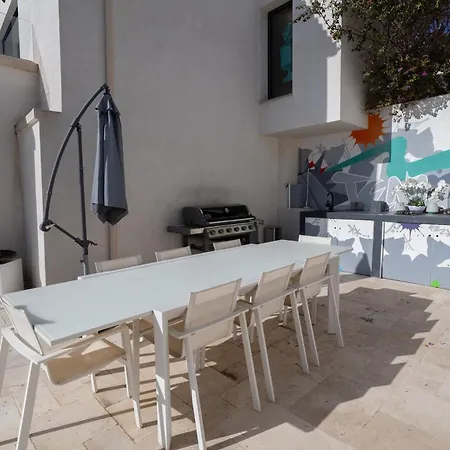 Luxurious 4-bed With Panoramic Views *